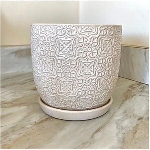 🪞 NEW Beautiful Carved tiled deco garden planter with base in ivory